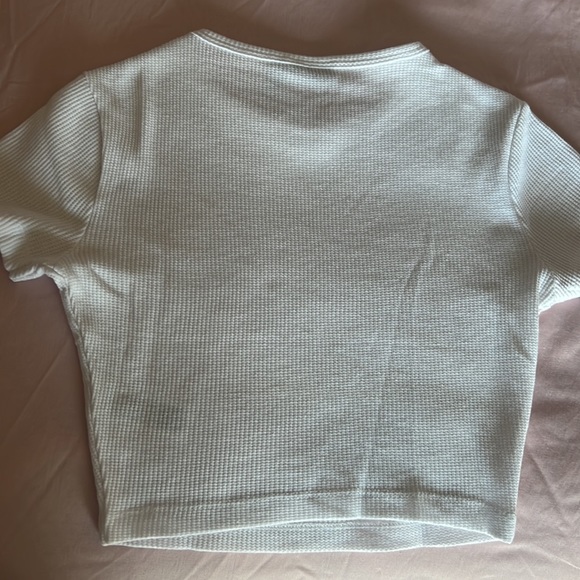 White Basic Crop Top - Picture 2 of 3